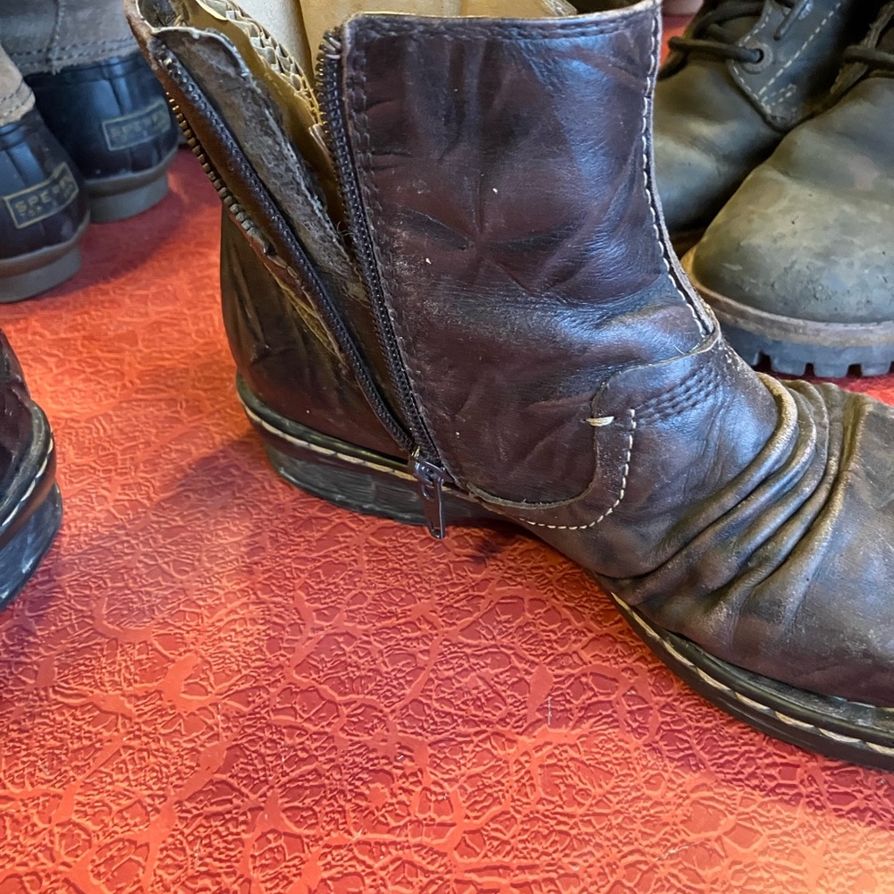shoes - Picture 3 of 8